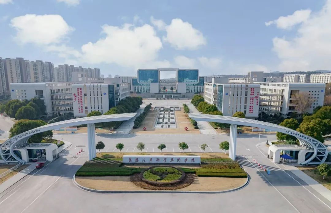 襄陽(yáng)汽車(chē)職業(yè)技術(shù)學(xué)院迎來(lái)新任黨委書(shū)記，開(kāi)啟高質(zhì)量發(fā)展新篇章